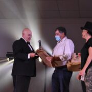 Lee más sobre el artículo Nancy Anka y Larry de Clay se presentaron con su obra en nuestra localidad