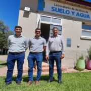 Lee más sobre el artículo Autoridades provinciales recorrieron el Laboratorio de Suelo y Agua