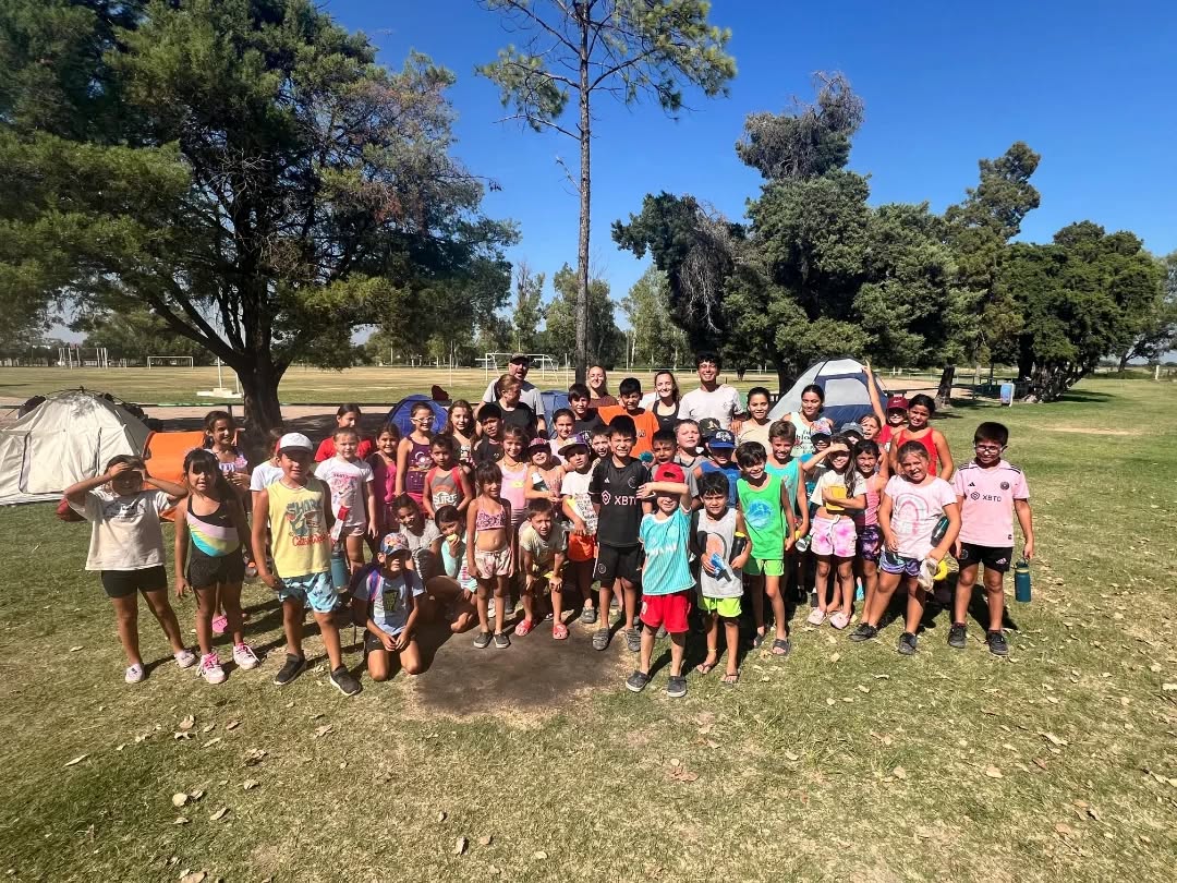 En este momento estás viendo Noche de campamento en la Escuelita de Verano