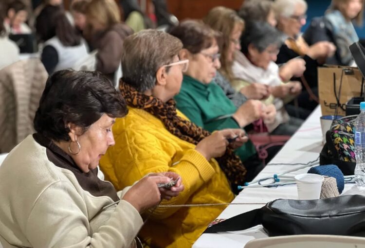 Lee más sobre el artículo Tercer Encuentro Solidario “Manos que Cobijan”: una tarde de compromiso y abrigo