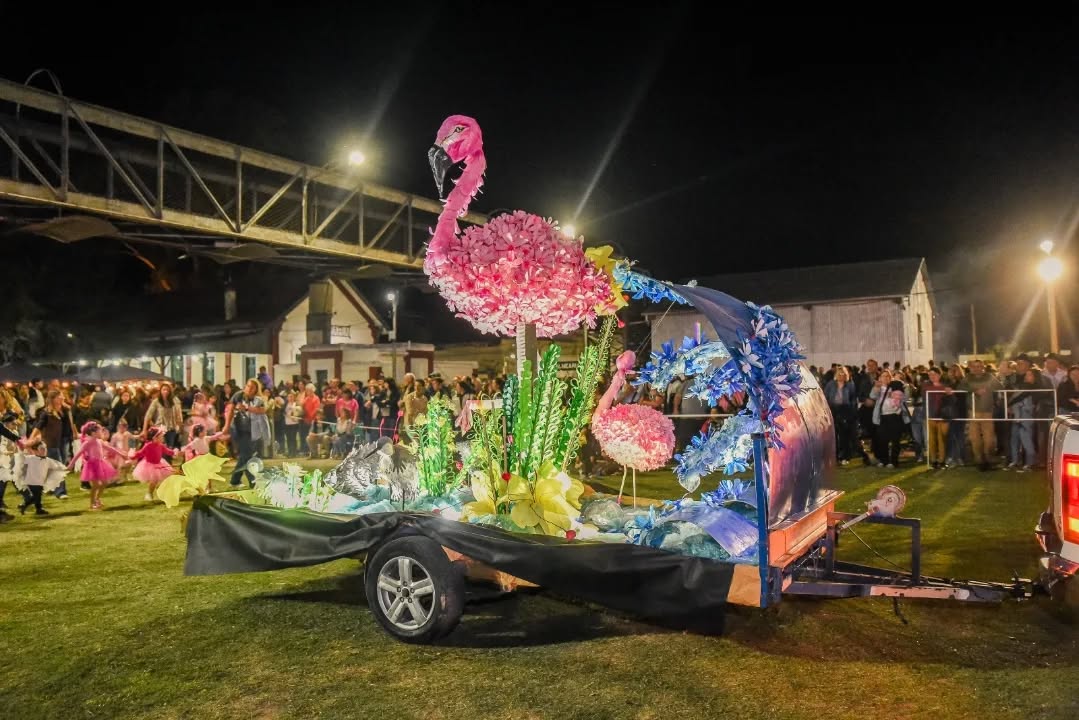 En este momento estás viendo Desfile de Carrozas: color y creatividad en el gran cierre de Balnearia Florece