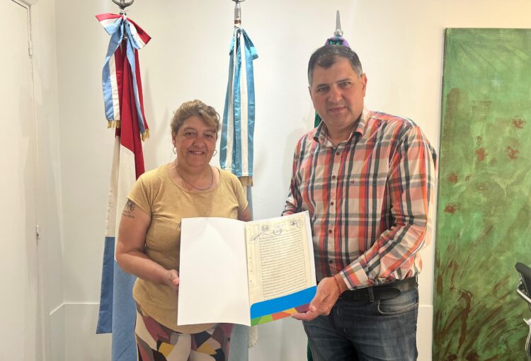 Lee más sobre el artículo Familias balnearenses recibieron las escrituras de sus hogares a través de los programas Lo Tengo y 104 Viviendas