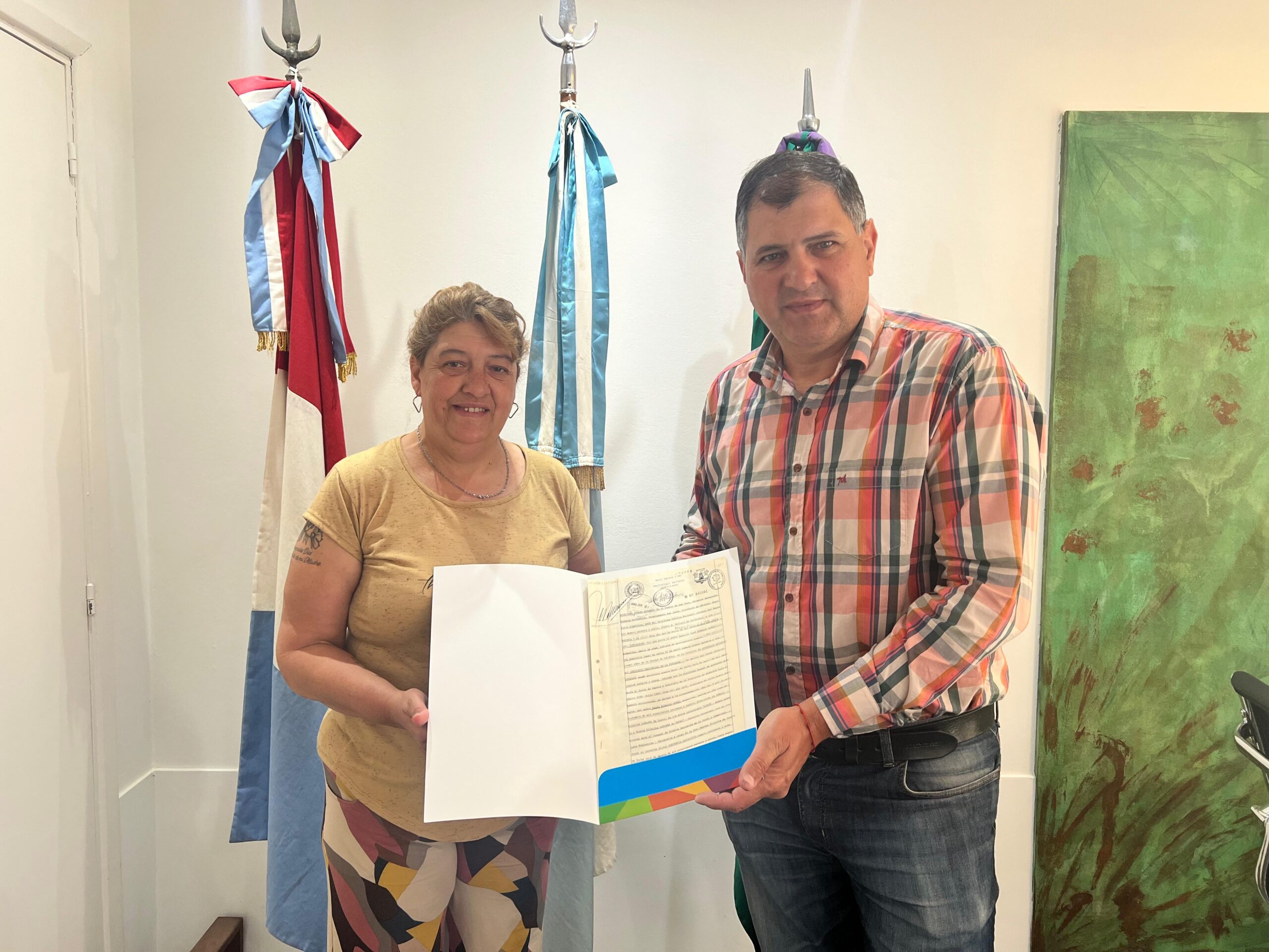 En este momento estás viendo Familias balnearenses recibieron las escrituras de sus hogares a través de los programas Lo Tengo y 104 Viviendas