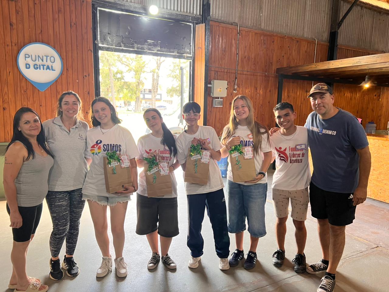En este momento estás viendo Integrantes de la Fundación Líderes de Ansenuza compartieron una tarde con alumnos de Deporte Adaptado