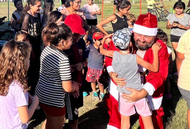 Lee más sobre el artículo La magia navideña llegó a los barrios de Balnearia